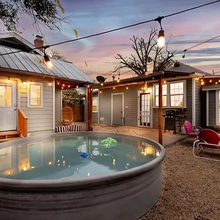 Gorgeous Home With Heated Pool In Downtown!
